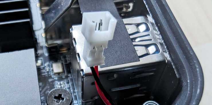 Fan temperature connector